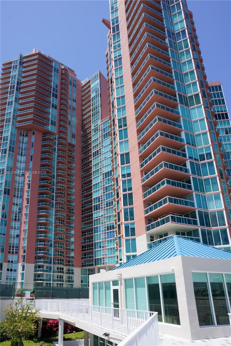 3370 Hidden Bay Dr # 213, Aventura FL 33180 — 1