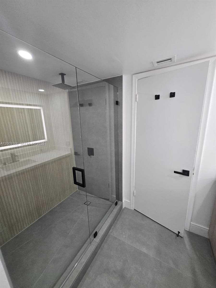 20840 San Simeon Way # 601, Miami FL 33179 — 17