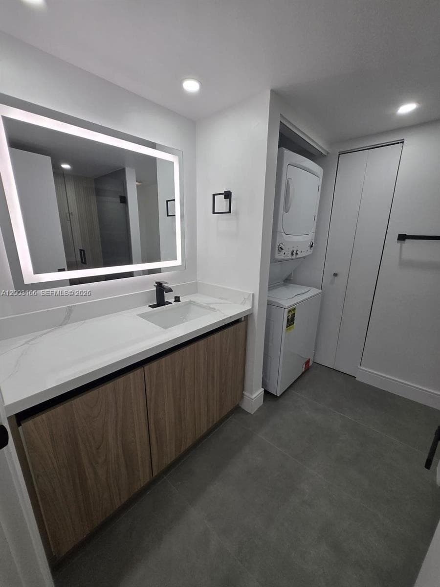 20840 San Simeon Way # 601, Miami FL 33179 — 16