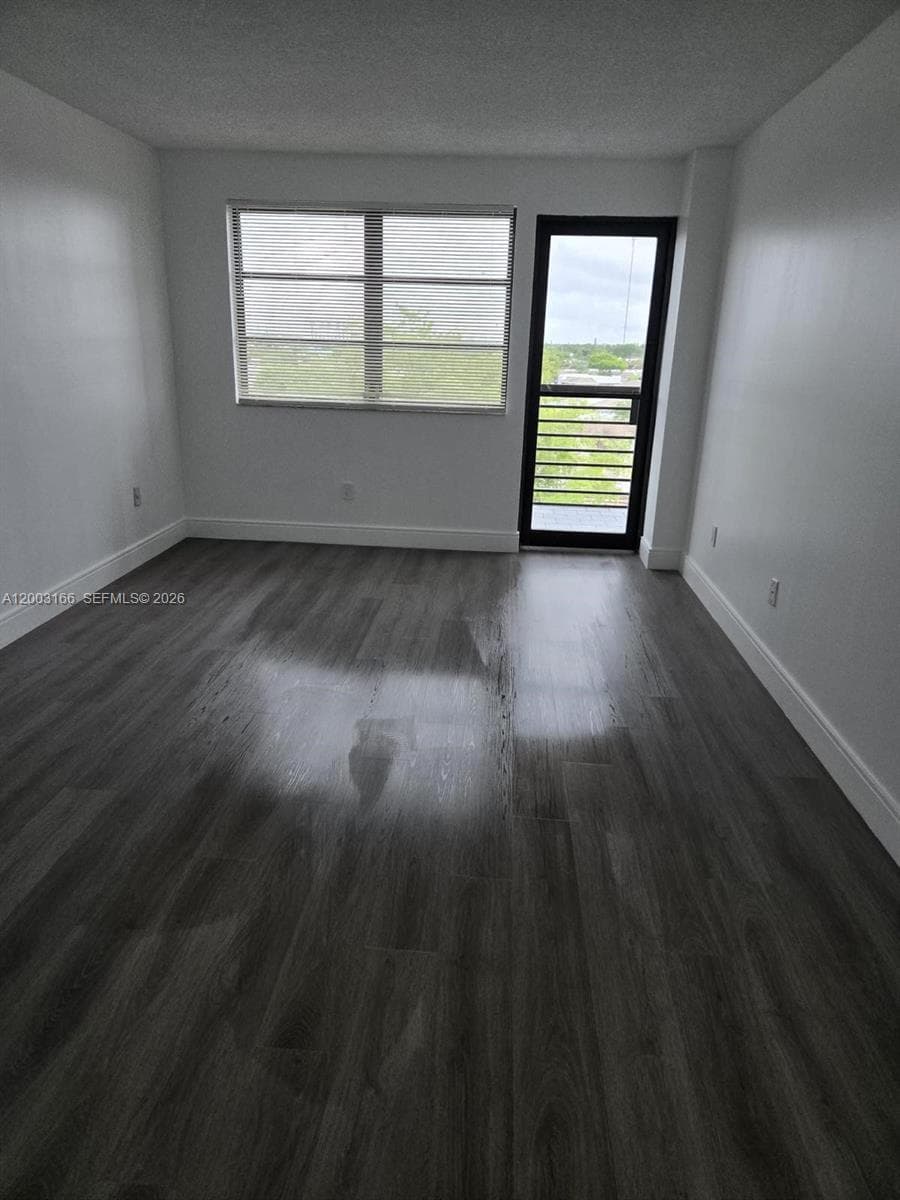 20840 San Simeon Way # 601, Miami FL 33179 — 11
