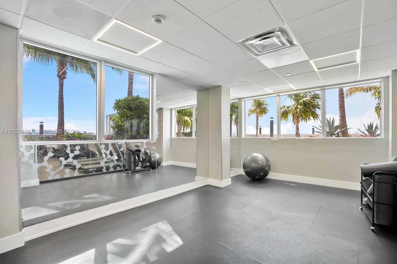 7501 E Treasure Dr, North Bay Village FL 33141 — 34