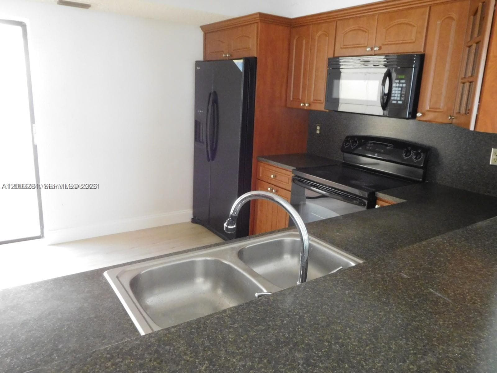 323 Ives Dairy Rd # 06, Miami FL 33179 — 6