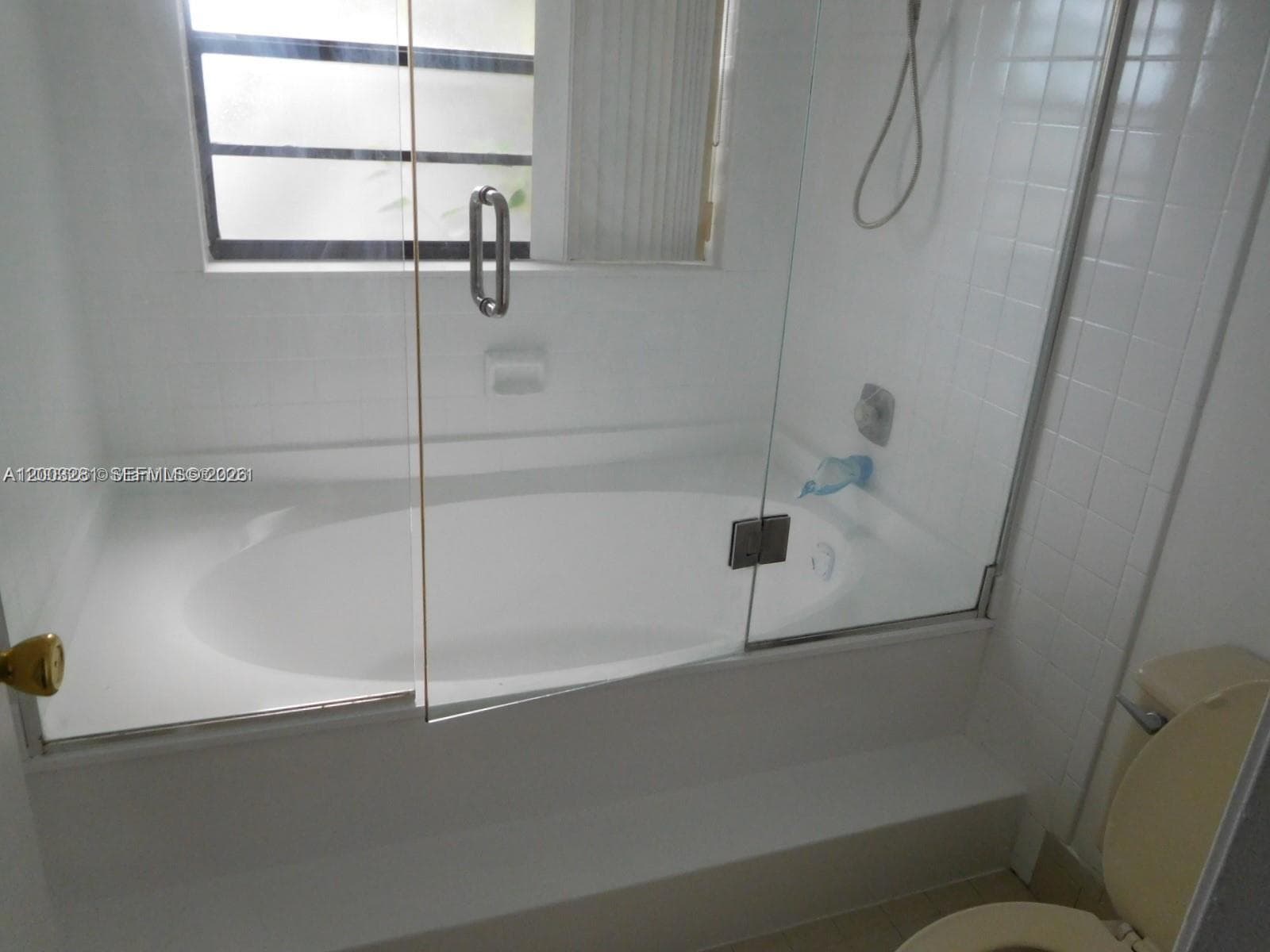 323 Ives Dairy Rd # 06, Miami FL 33179 — 17