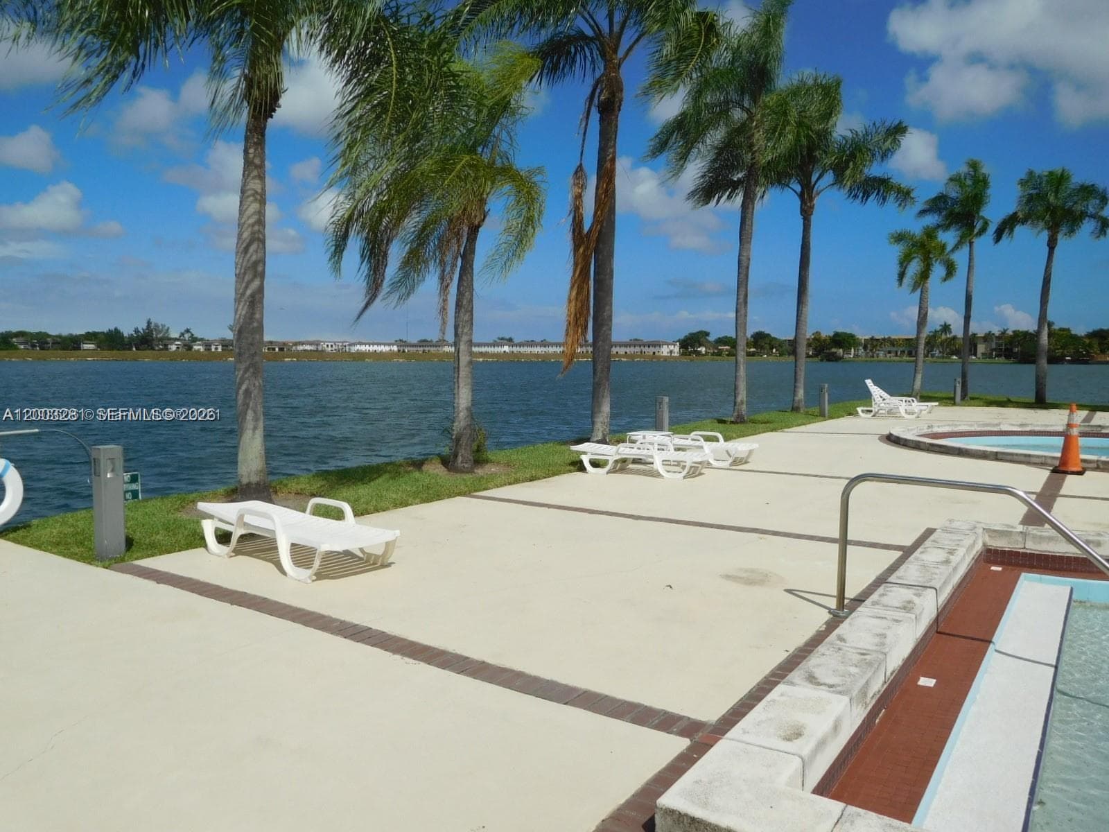 323 Ives Dairy Rd # 06, Miami FL 33179 — 30