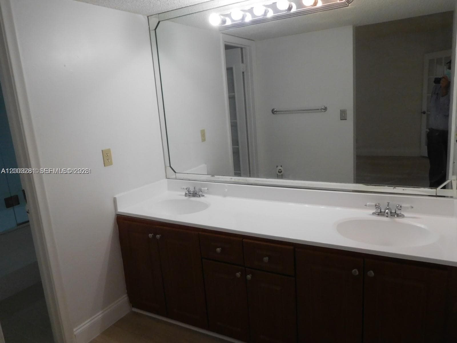 323 Ives Dairy Rd # 06, Miami FL 33179 — 19