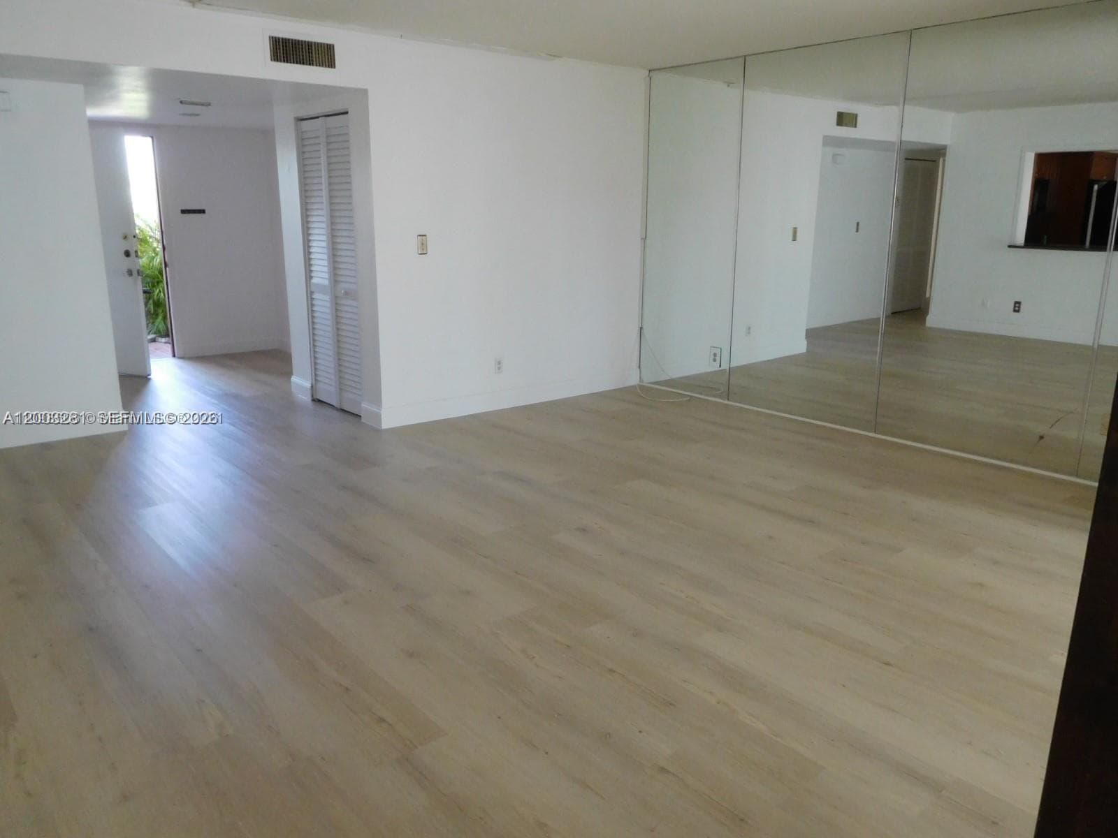 323 Ives Dairy Rd # 06, Miami FL 33179 — 8