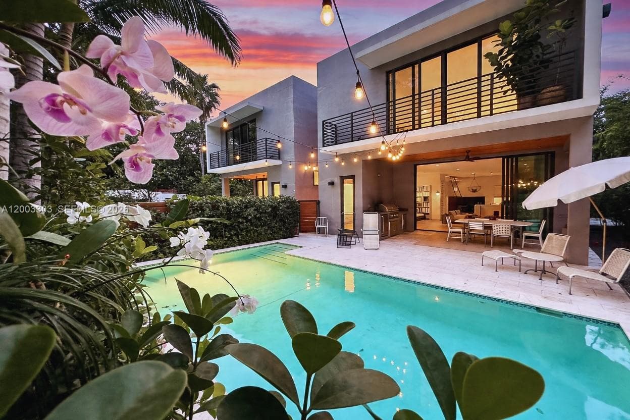 2955 Shipping Ave # 2955, Miami FL 33133 — 1