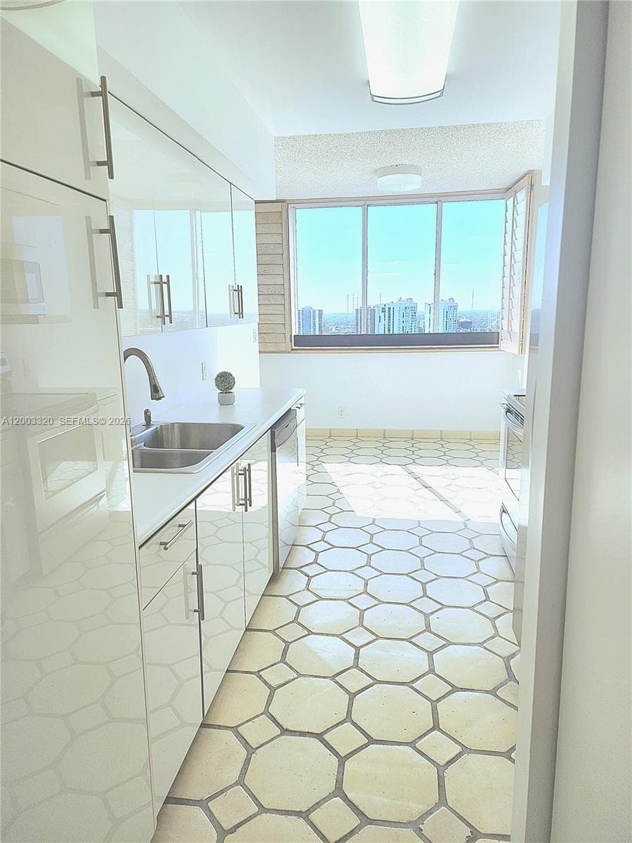 20185 E Country Club Dr # 2505, Aventura FL 33180 — 16