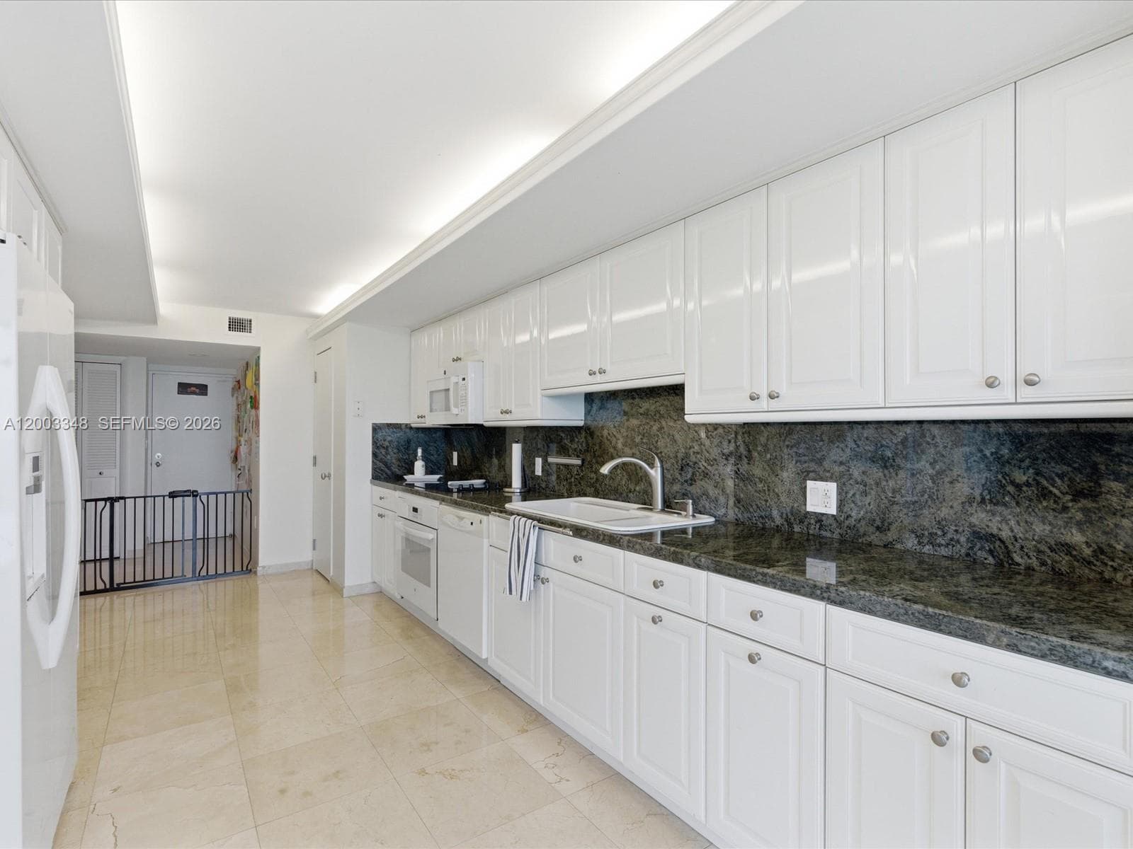 600 Grapetree Dr, Key Biscayne FL 33149 — 25