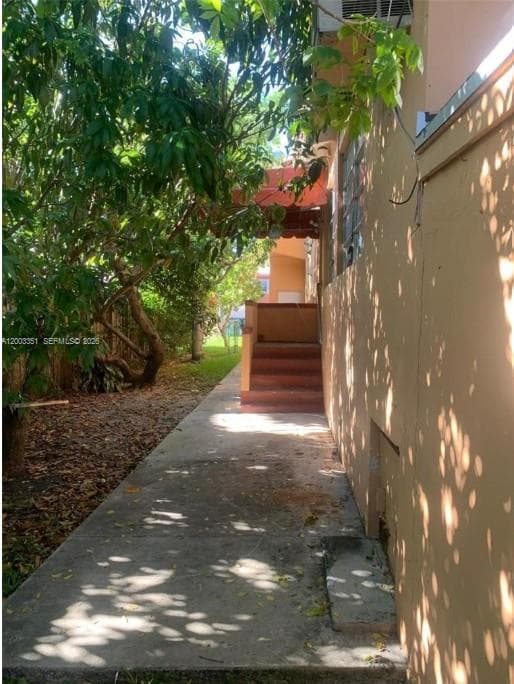 3410 SW 11th St, Miami FL 33135 — 5