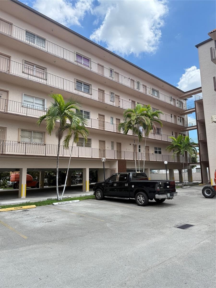 1950 W 54th St # 115, Hialeah FL 33012 — 1