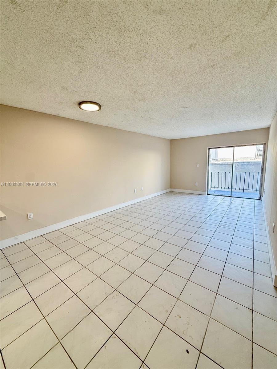1950 W 54th St # 115, Hialeah FL 33012 — 10