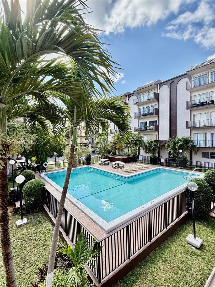 1950 W 54th St # 115, Hialeah FL 33012 — 25
