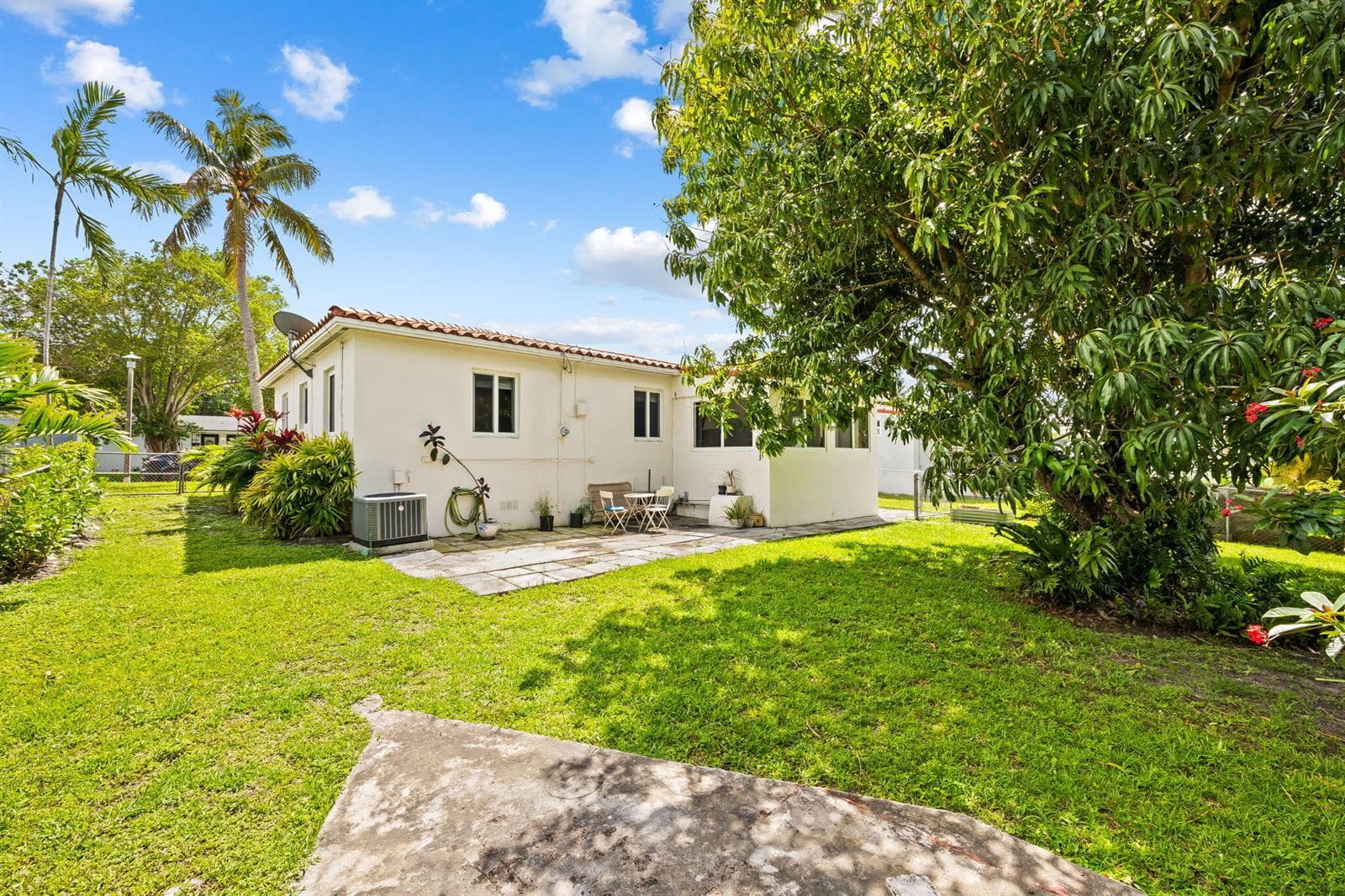2135 SW 26th Street, Miami FL 33133 — 17