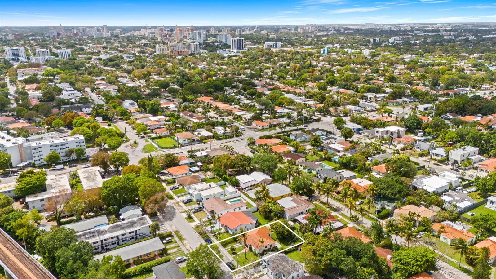 2135 SW 26th Street, Miami FL 33133 — 25