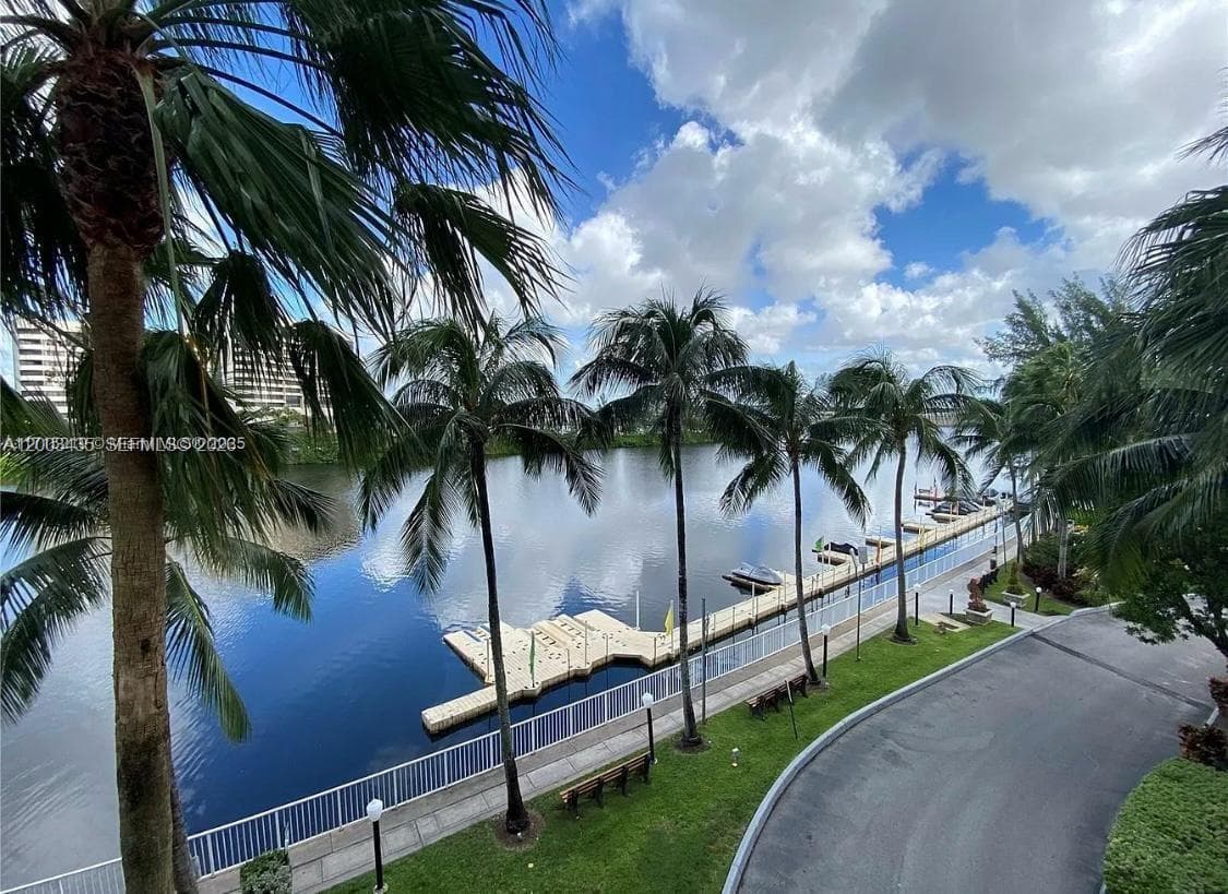 5077 NW 7th St # 1107, Miami FL 33126 — 16