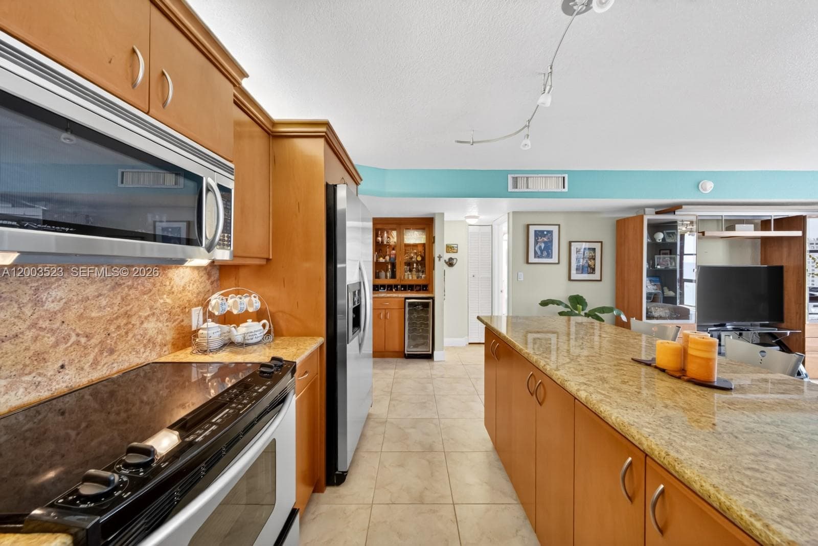 6423 Collins Ave # 1204, Miami Beach FL 33141 — 6