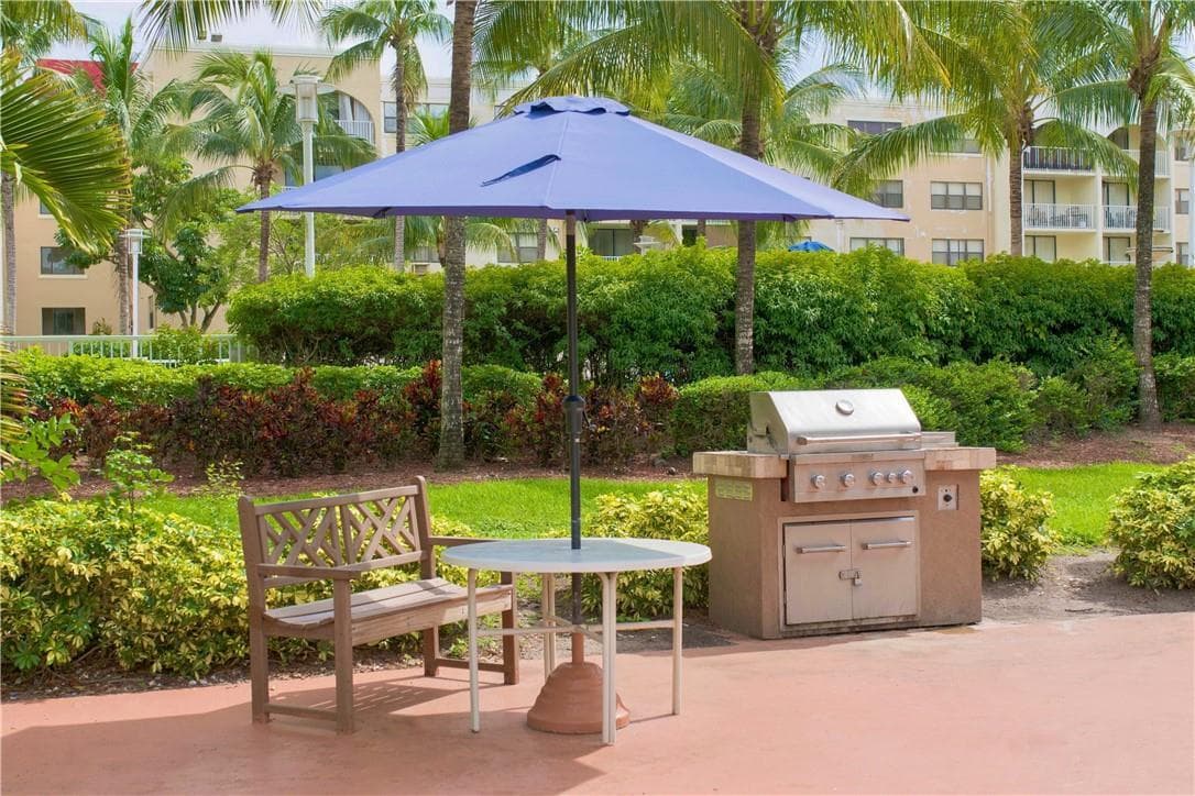 18335 NW 68 Avenue # 104, Hialeah FL 33015 — 10