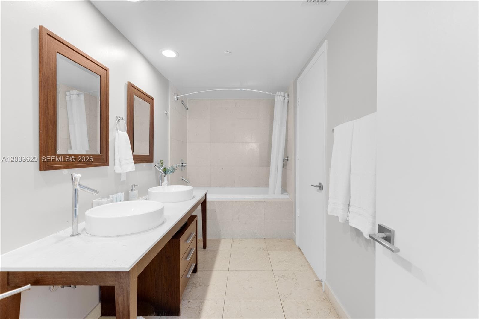 485 Brickell Ave # 4501, Miami FL 33131 — 18