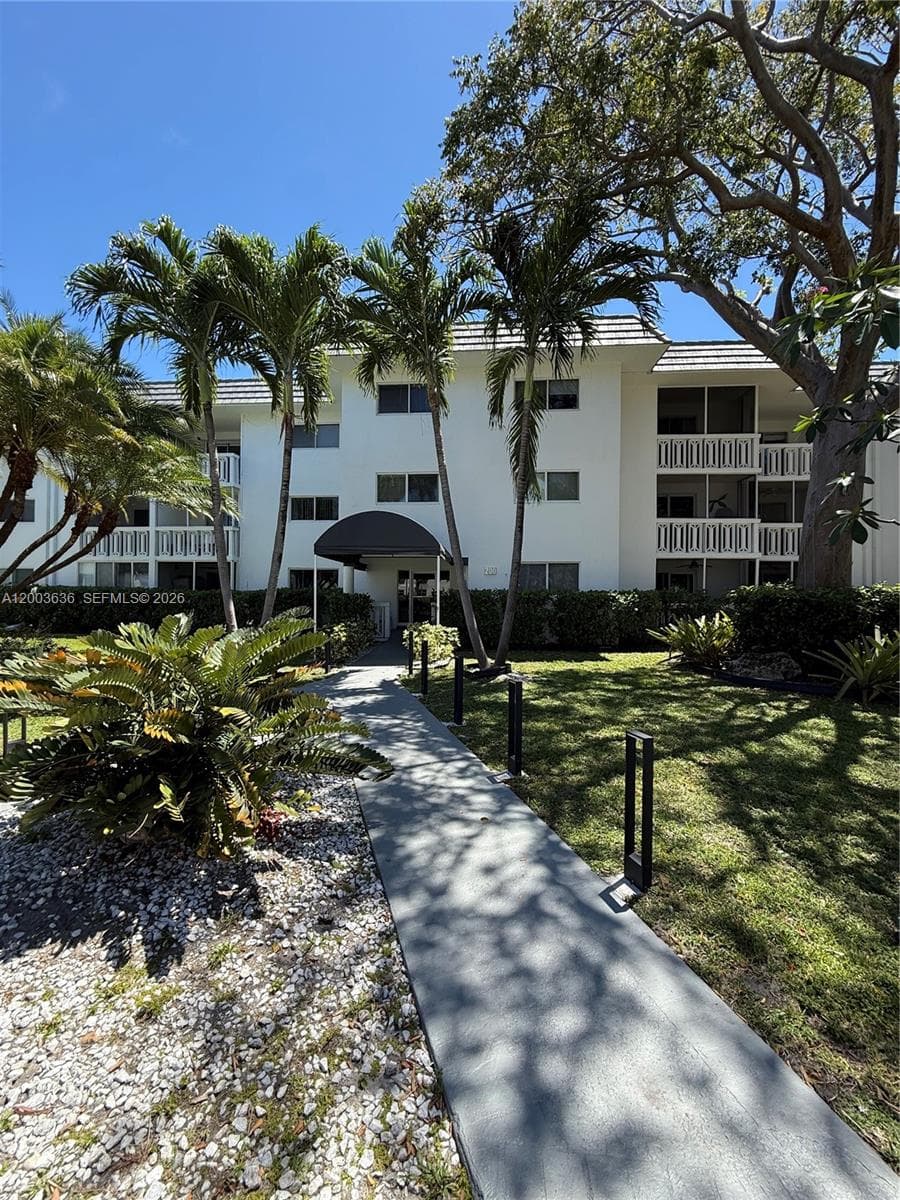 200 Galen Dr # 111, Key Biscayne FL 33149 — 2