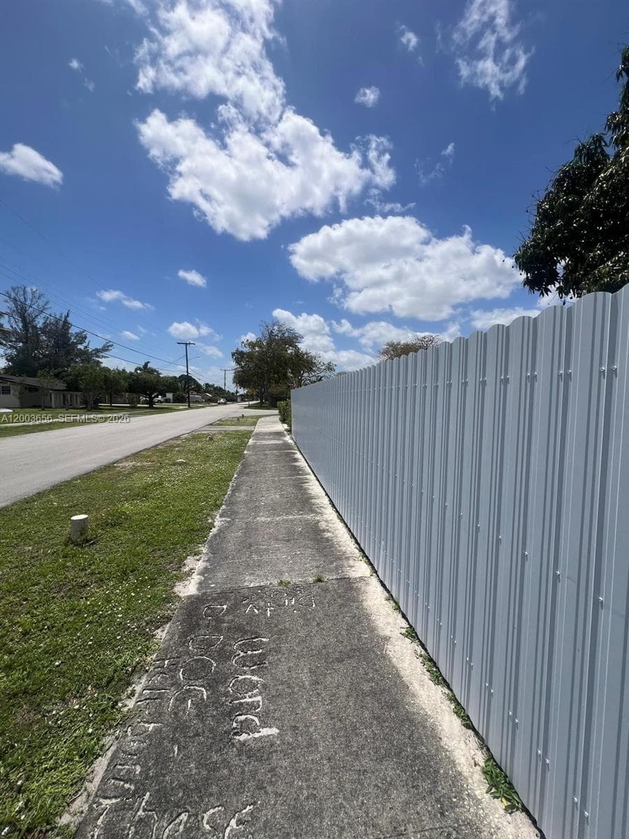 2831 NW 189th St, Miami Gardens FL 33056 — 17