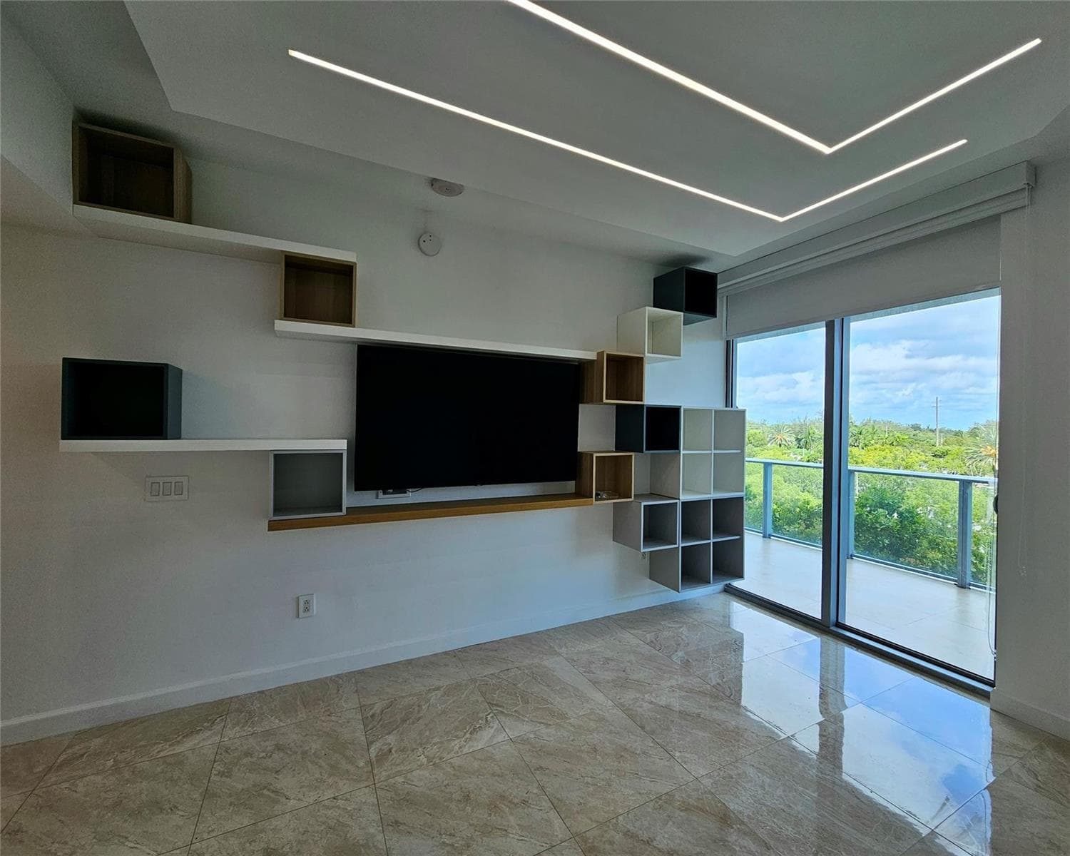 17301 Biscayne Boulevard # 406, North Miami Beach FL 33160 — 12