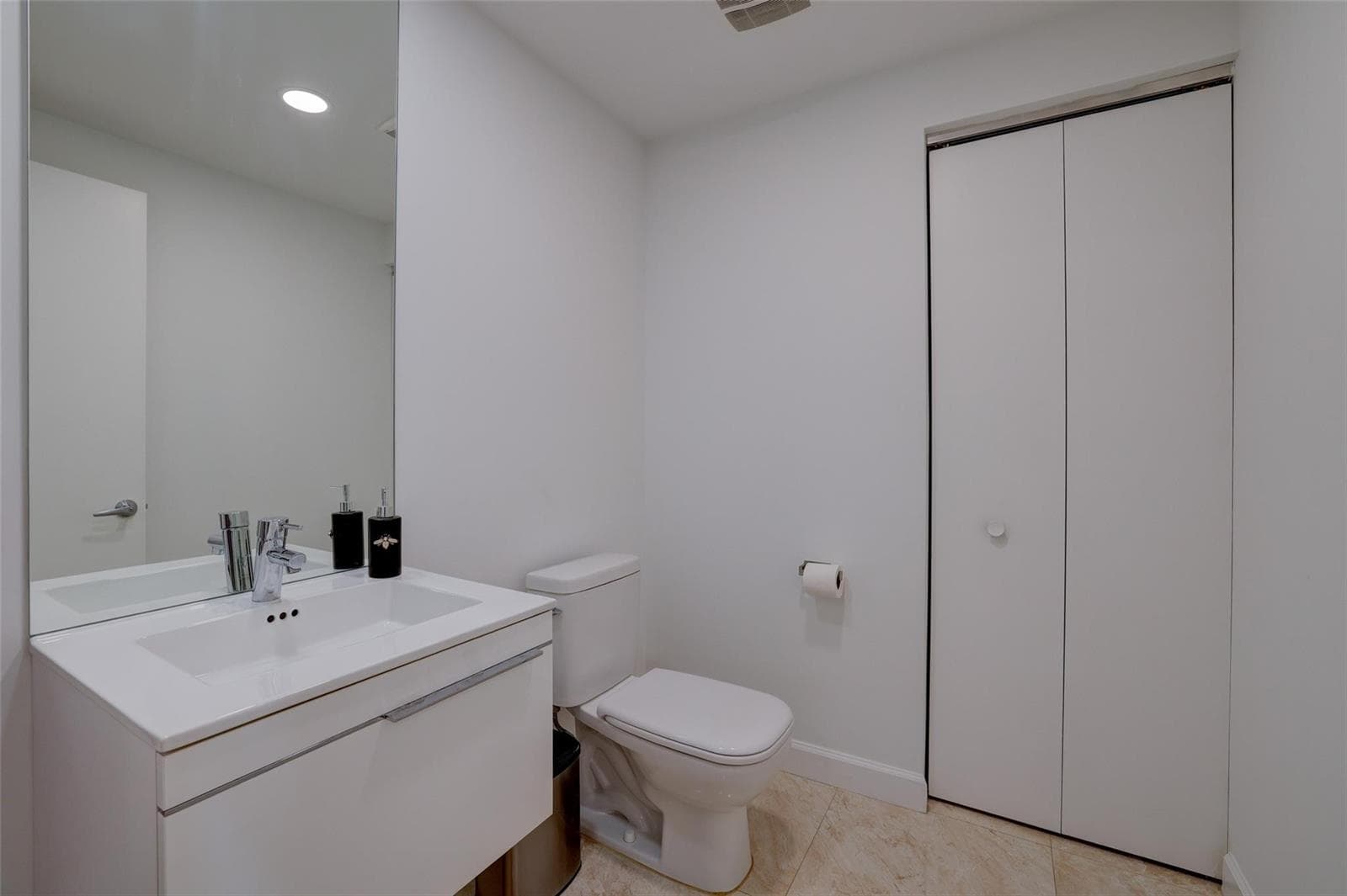 17301 Biscayne Boulevard # 406, North Miami Beach FL 33160 — 15