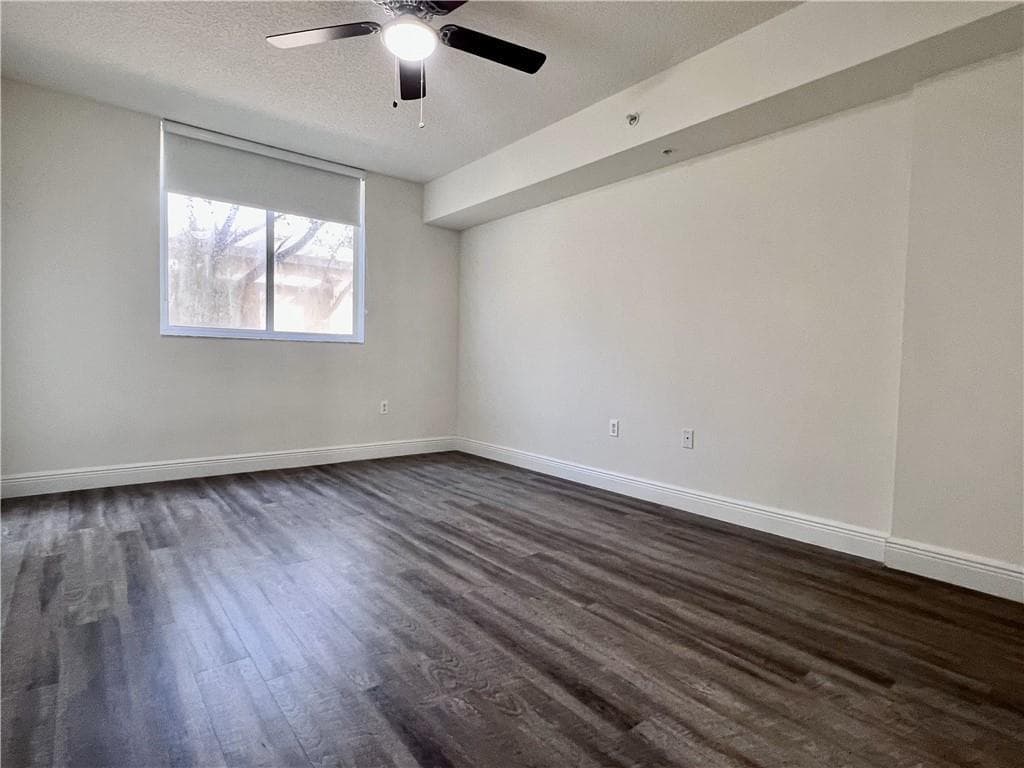 18335 NW 68 Avenue # 420, Hialeah FL 33015 — 4