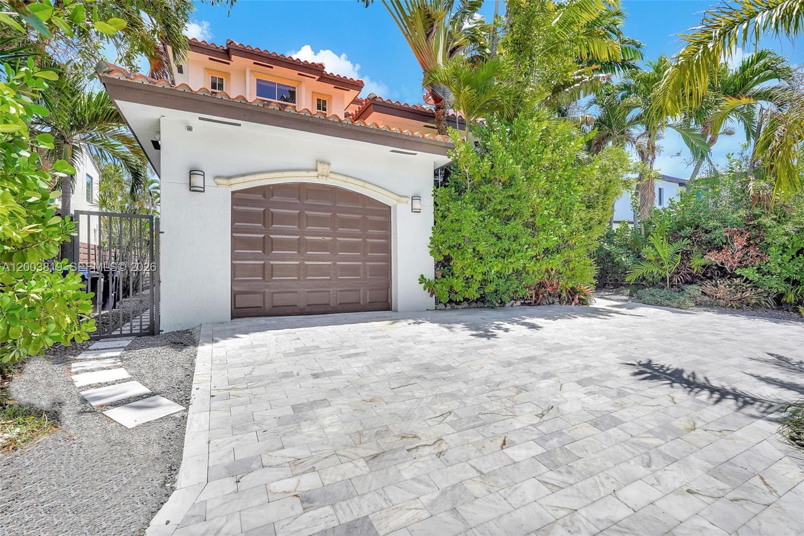 2143 N Bay Rd, Miami Beach FL 33140 — 77