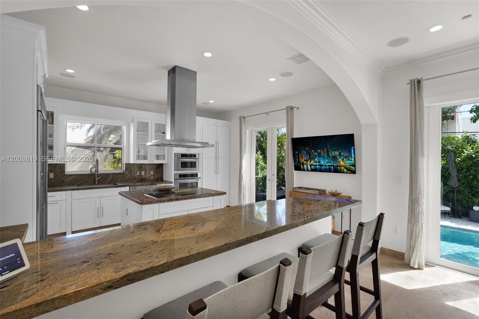 2143 N Bay Rd, Miami Beach FL 33140 — 32