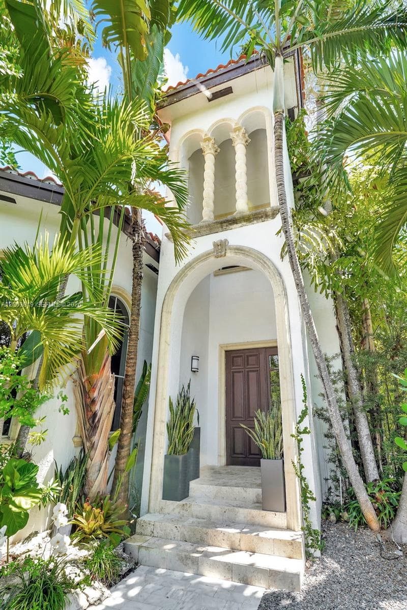 2143 N Bay Rd, Miami Beach FL 33140 — 9