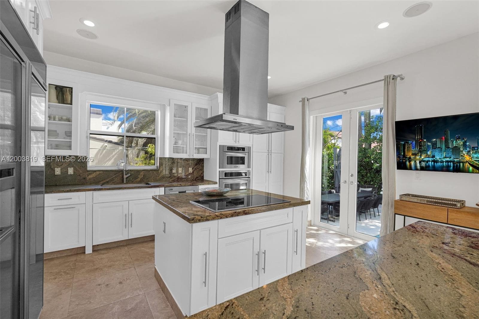 2143 N Bay Rd, Miami Beach FL 33140 — 33