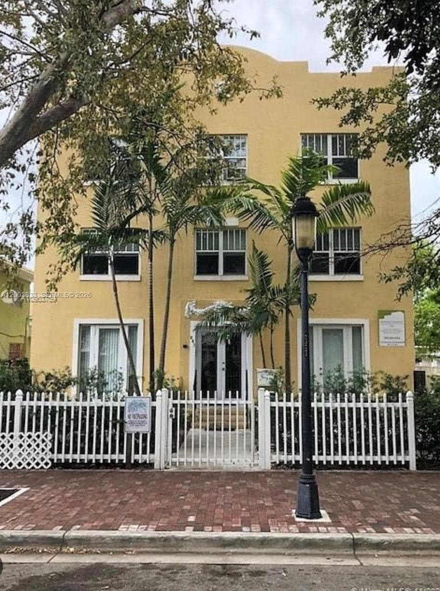 843 SW 13th Ave # 202, Miami FL 33135 — 1