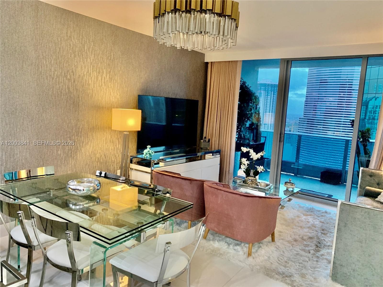 200 Biscayne Boulevard Way # 4011, Miami FL 33131 — 1