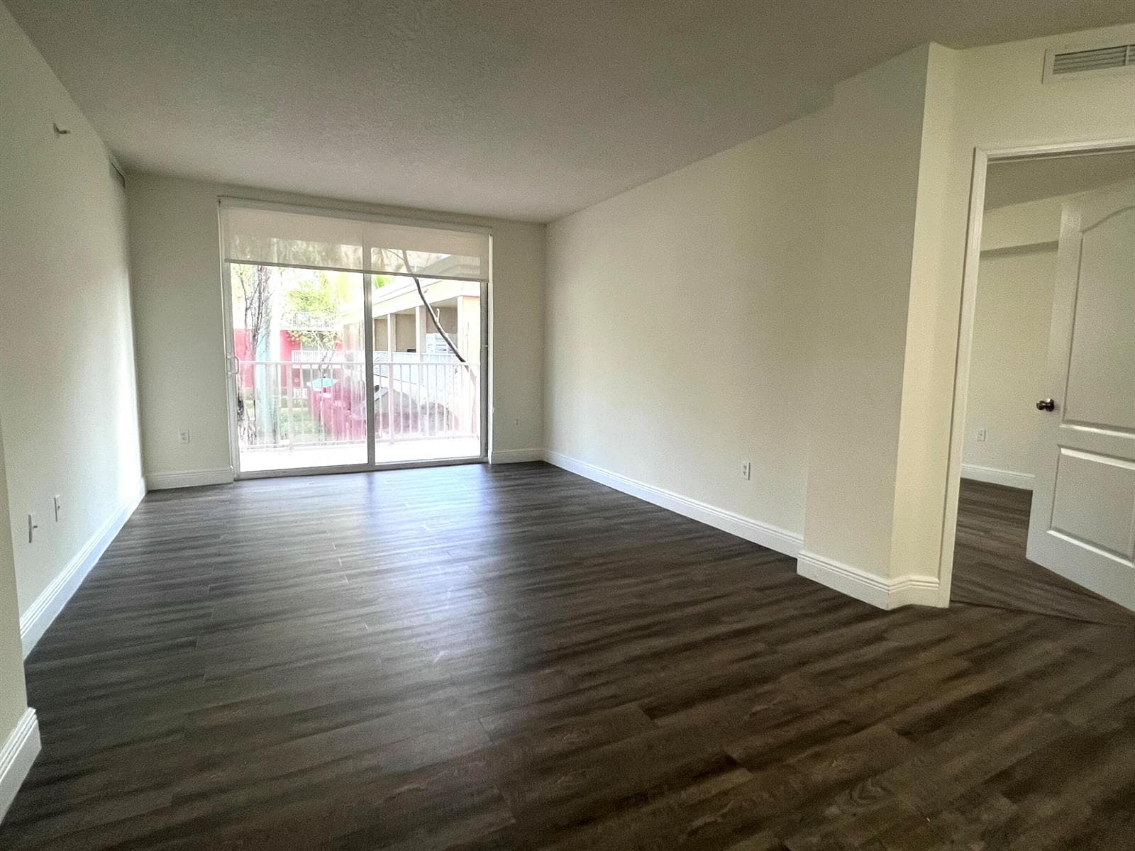 18335 NW 68 Avenue # 406, Hialeah FL 33015 — 3