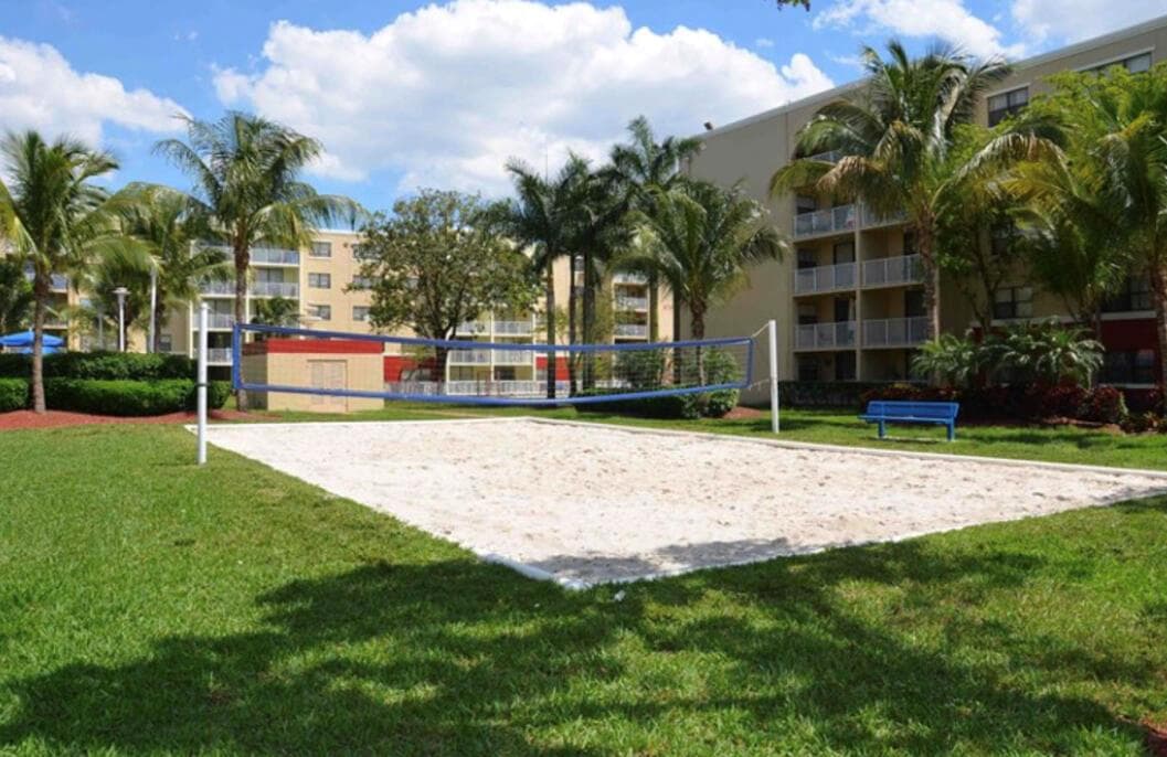 18335 NW 68 Avenue # 406, Hialeah FL 33015 — 20
