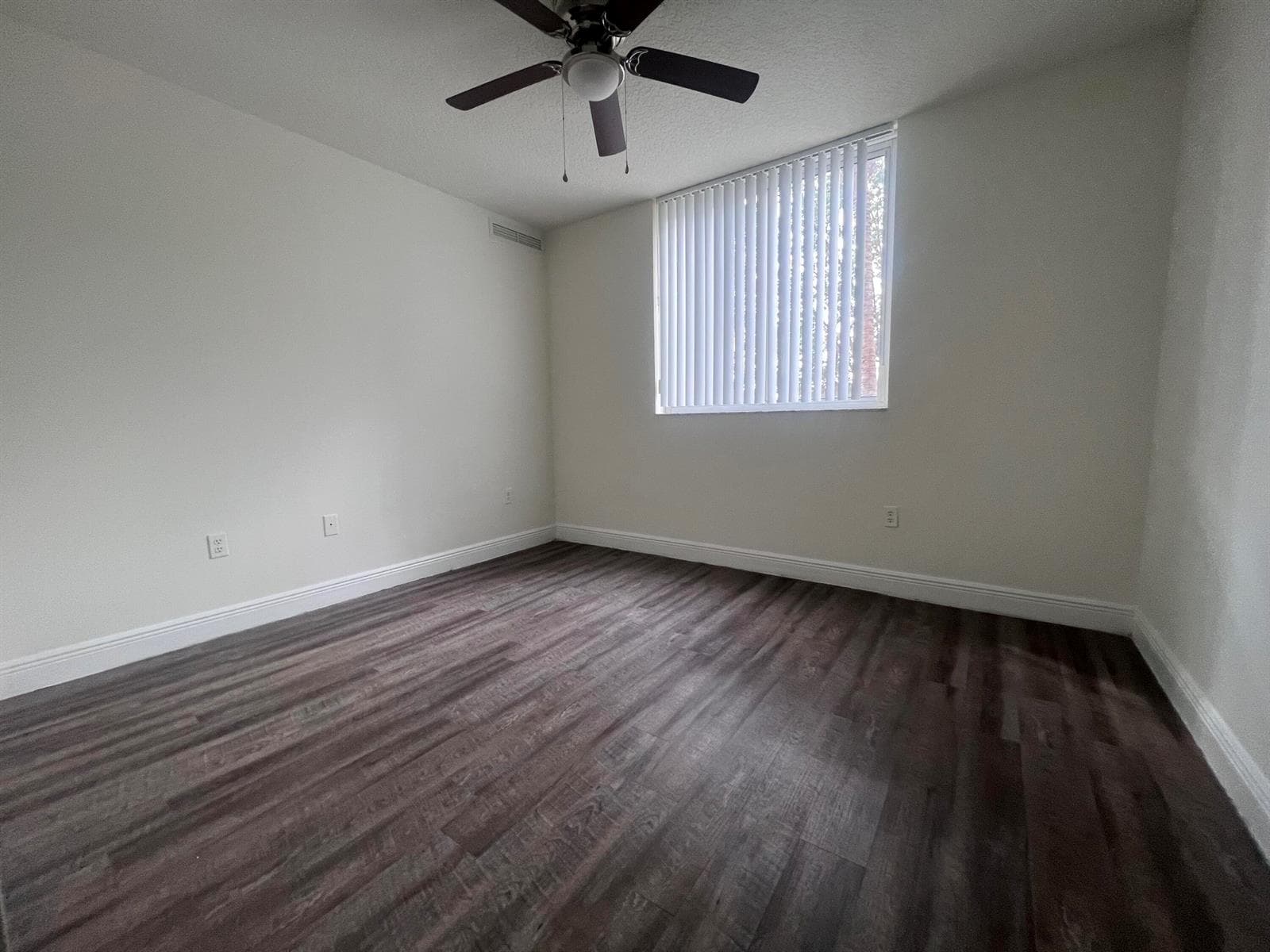 18335 NW 68 Avenue # 406, Hialeah FL 33015 — 4
