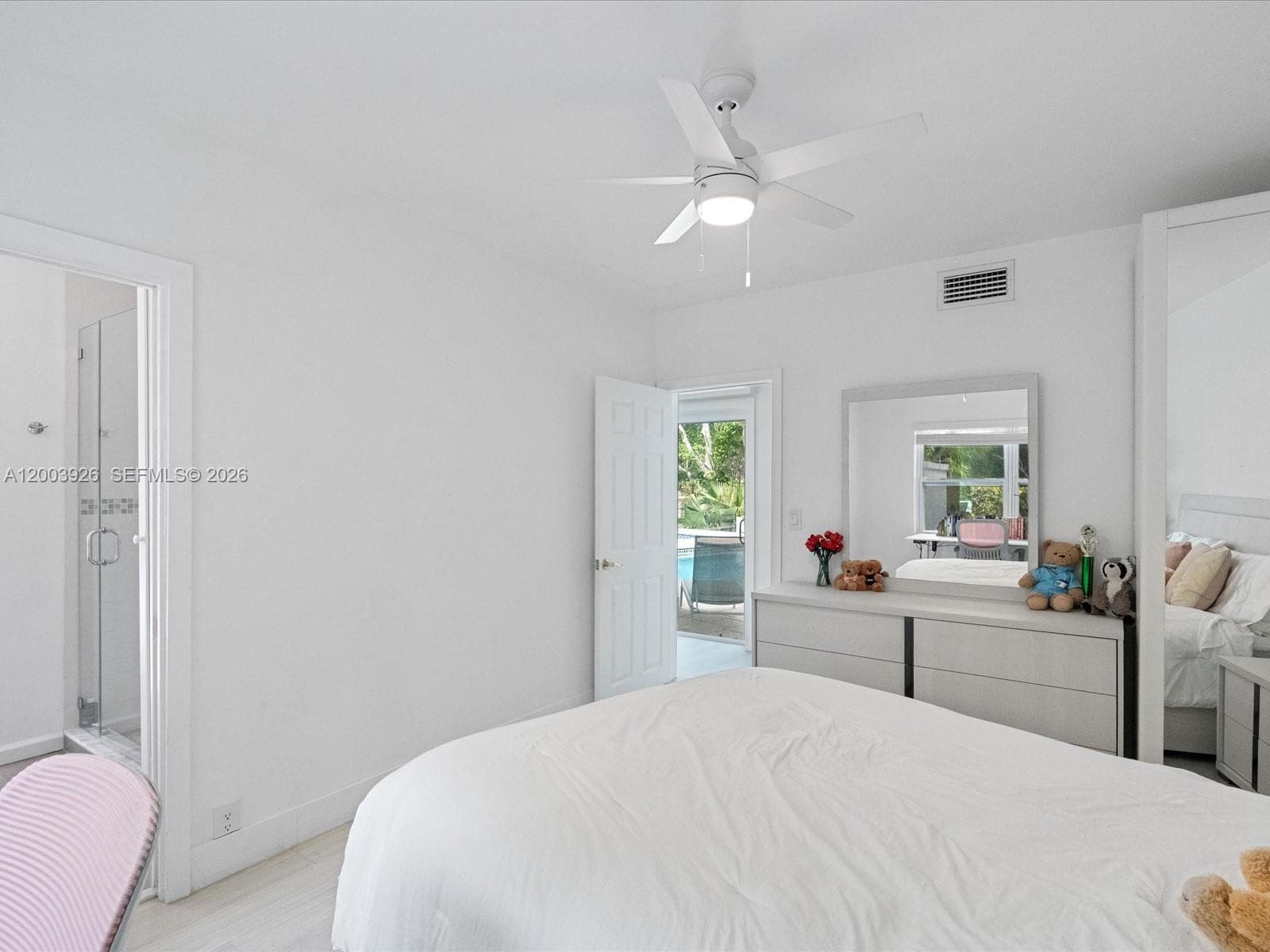 5000 Riviera Dr, Coral Gables FL 33146 — 46
