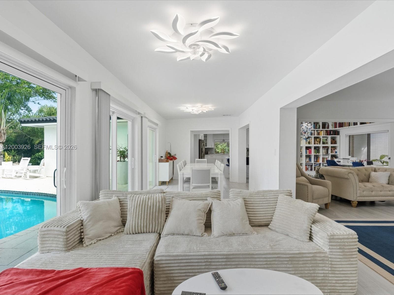 5000 Riviera Dr, Coral Gables FL 33146 — 17