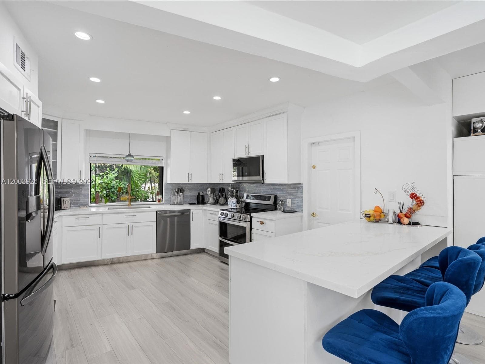 5000 Riviera Dr, Coral Gables FL 33146 — 24