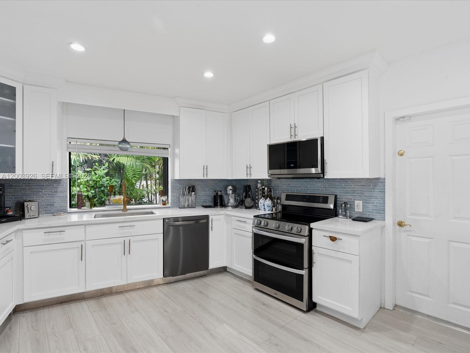 5000 Riviera Dr, Coral Gables FL 33146 — 21