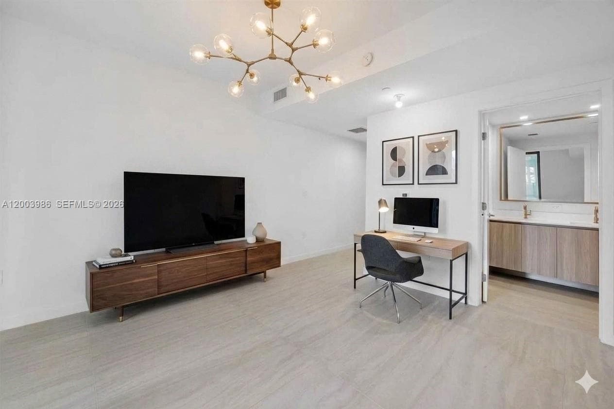 77 SE 5th Street # 3005, Miami FL 33131 — 8