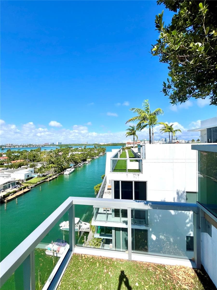 9940 W Bay Harbor Dr, Bay Harbor Islands FL 33154 — 37
