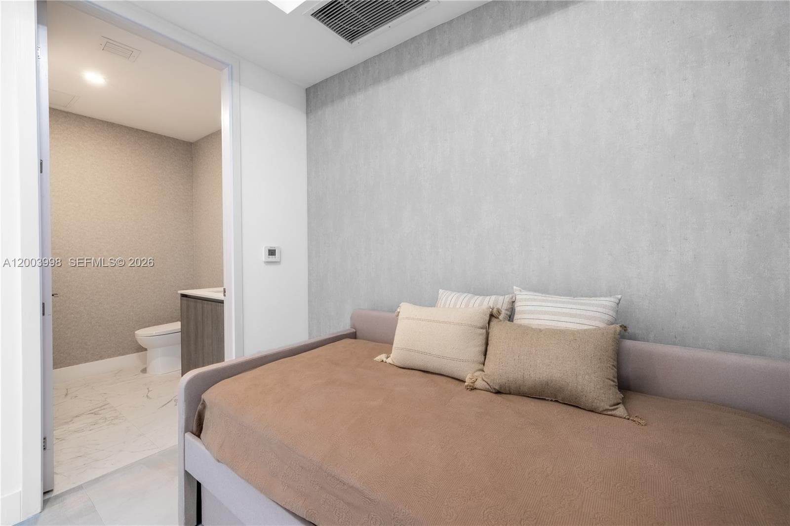 17550 Collins Ave # 1202, Sunny Isles Beach FL 33160 — 33