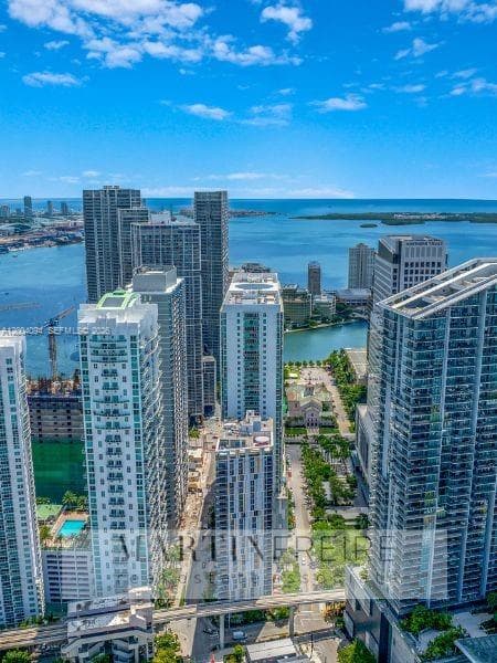 31 SE 6th St # 907, Miami FL 33131 — 24