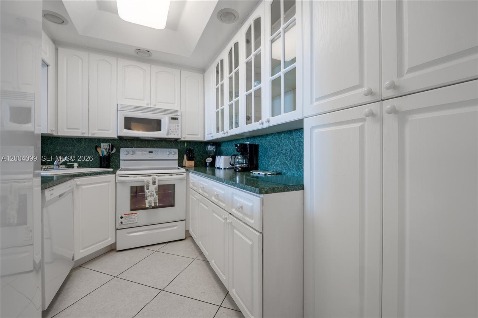5601 Collins Ave # 919, Miami Beach FL 33140 — 17