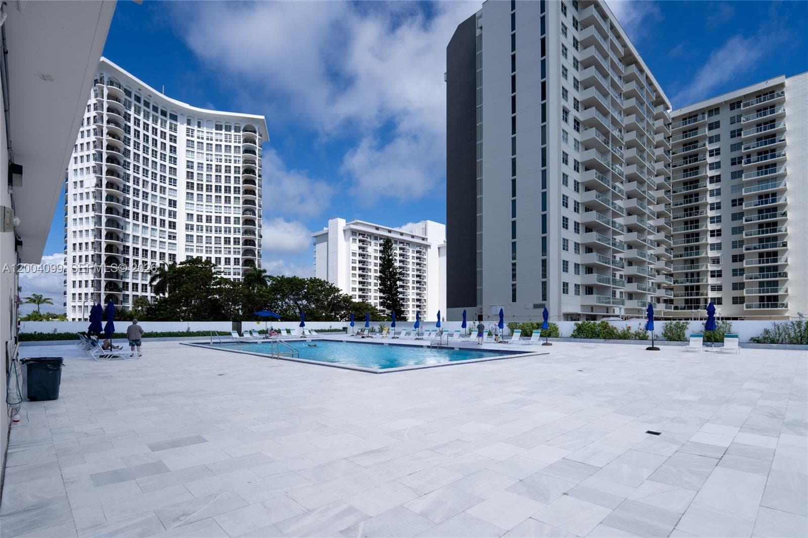 5601 Collins Ave # 919, Miami Beach FL 33140 — 32