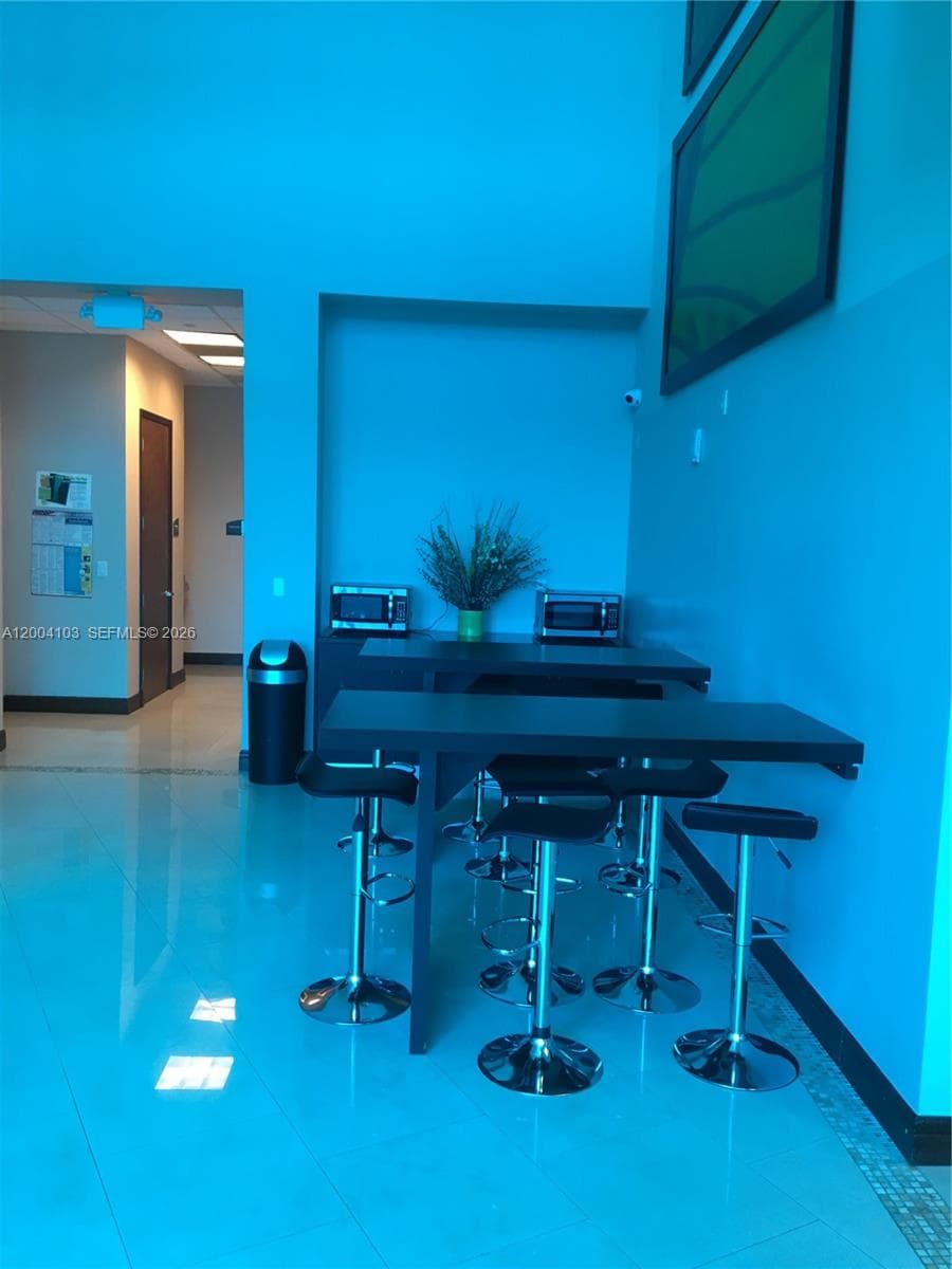 2300 W 84th St # 304, Hialeah FL 33016 — 3