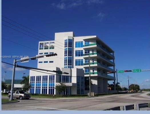 2300 W 84th St # 304, Hialeah FL 33016 — 1