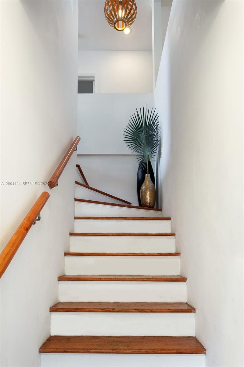 840 Lenox Ave # 2, Miami Beach FL 33139 — 25